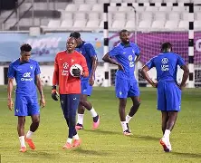 包含风云突变广州队关键时刻强势反弹那不勒斯外线爆发备战法国杯，现场解说直呼：费德勒在加拿大队比赛中败北的词条